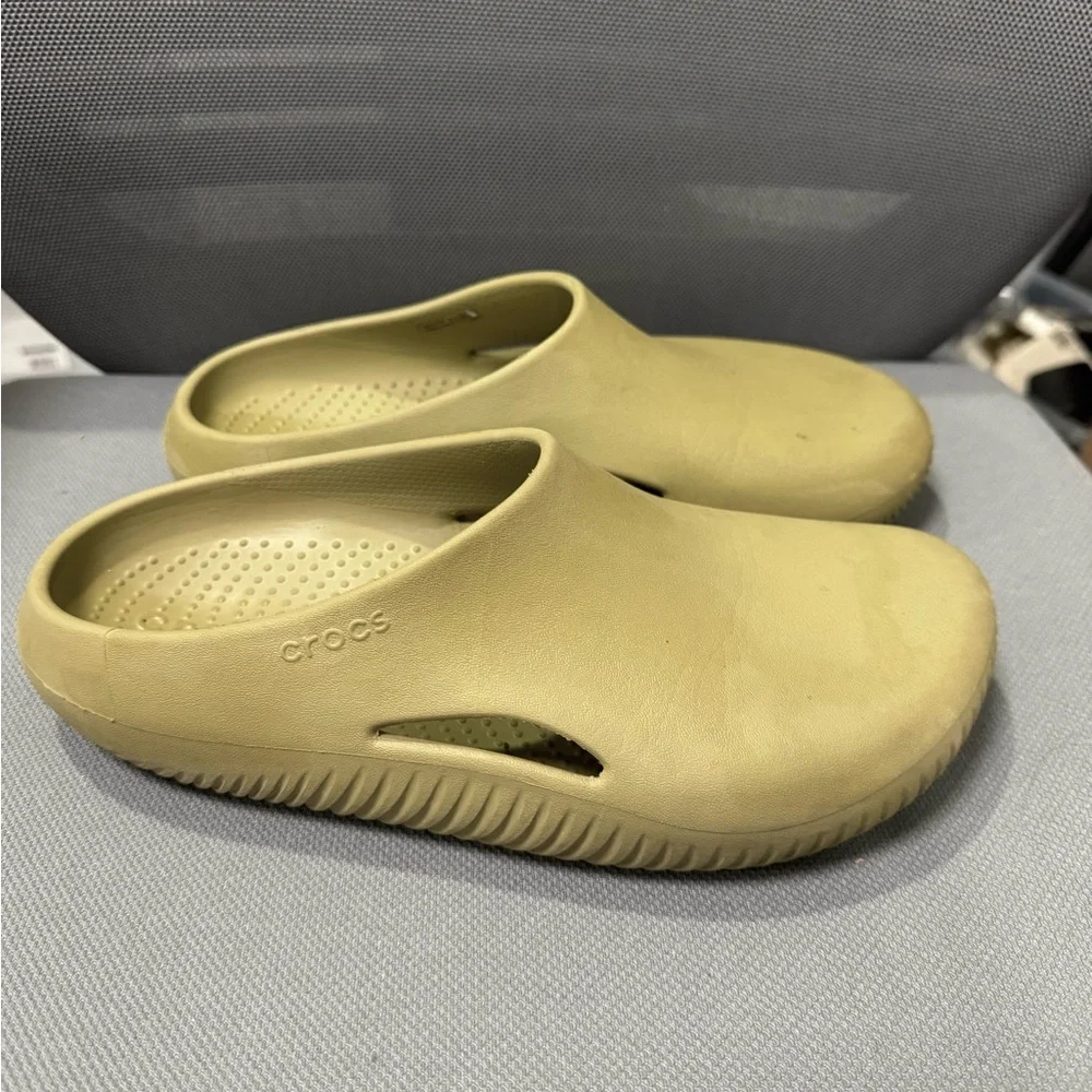 CROCS mellow Slip-On Clog in Green - Picture 1 of 4